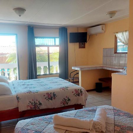 Hospedaje Quepos Eksteriør billede