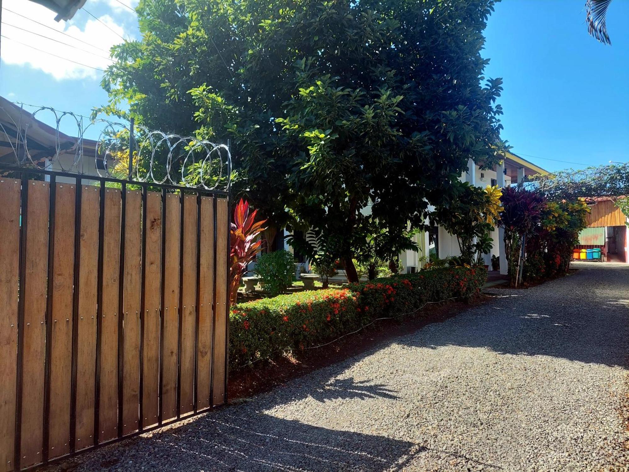 Hospedaje Quepos Eksteriør billede